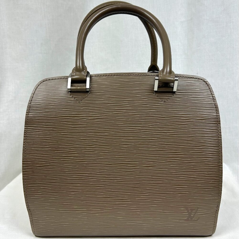 Excellent Condition Louis Vuitton Pont Neuf Bag in Tan